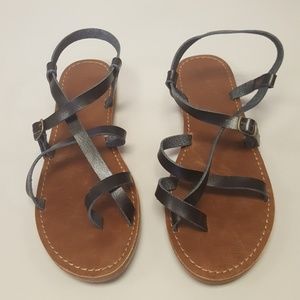 Wome's size 7  toe wrap sandal